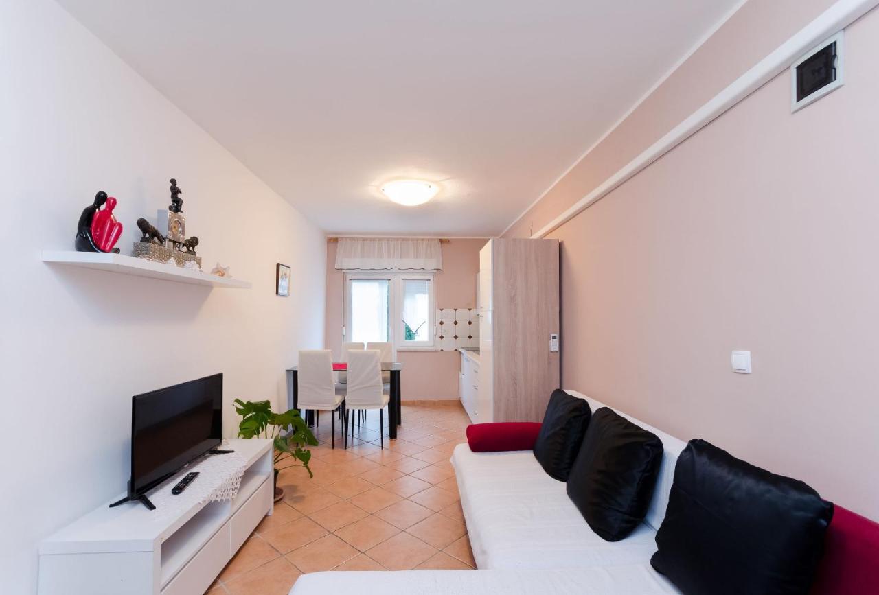 Apartments And Room Mirjana ドラマリ エクステリア 写真