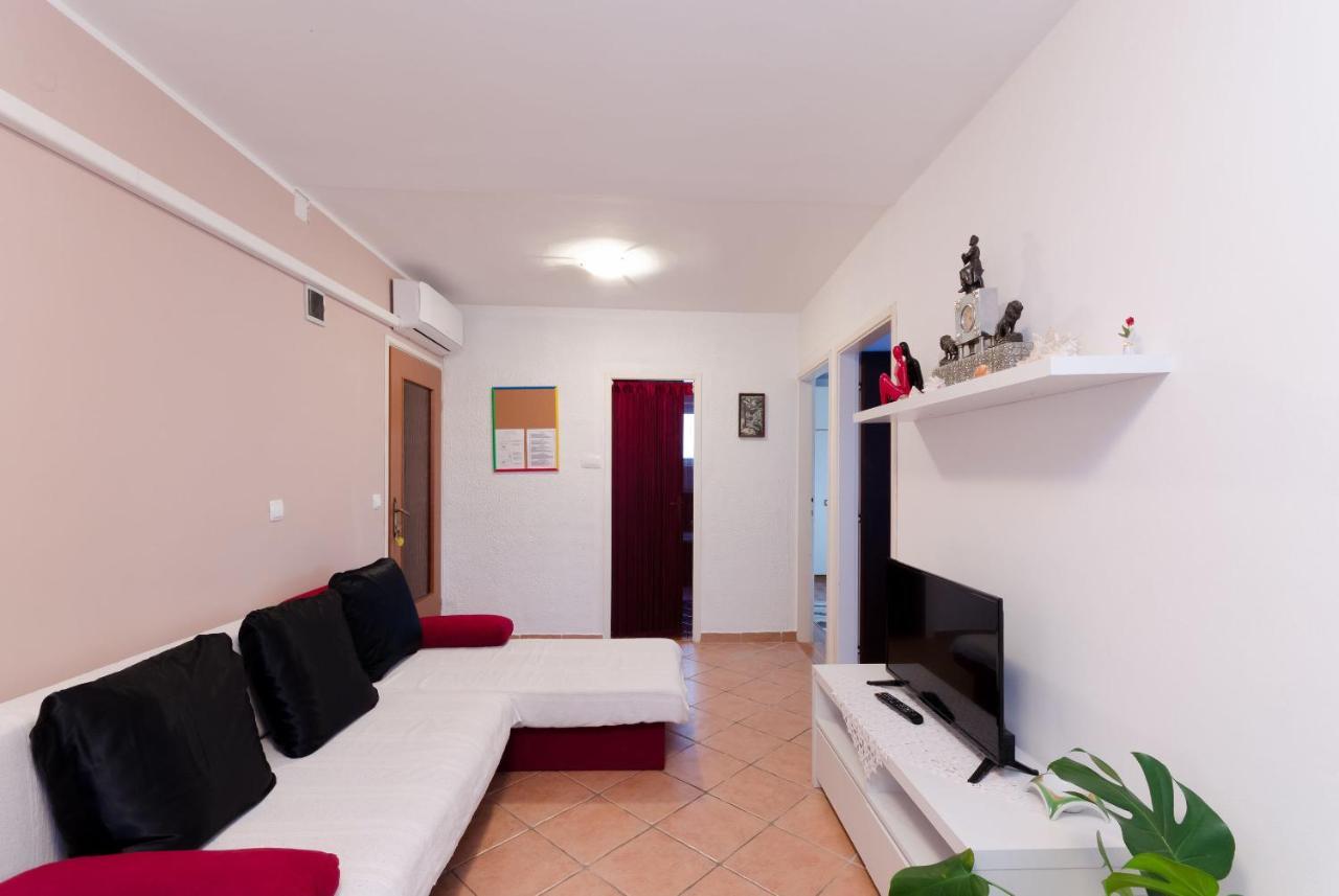 Apartments And Room Mirjana ドラマリ エクステリア 写真