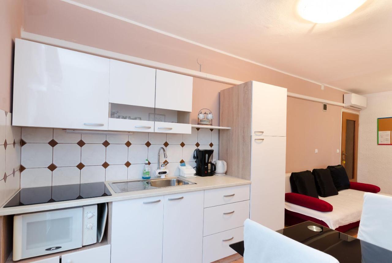 Apartments And Room Mirjana ドラマリ エクステリア 写真