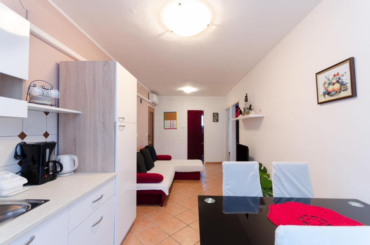 Apartments And Room Mirjana ドラマリ エクステリア 写真
